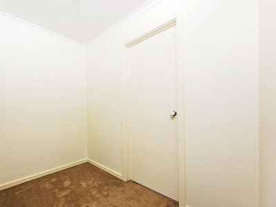 2 / 6 Ozzimo Way, Werribee