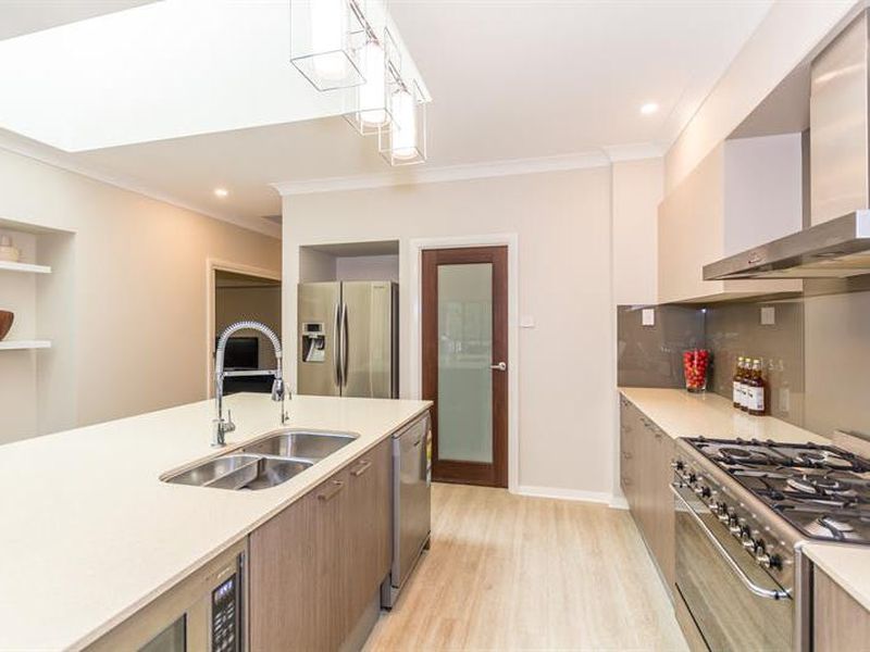 64 Heritage Dr, Appin