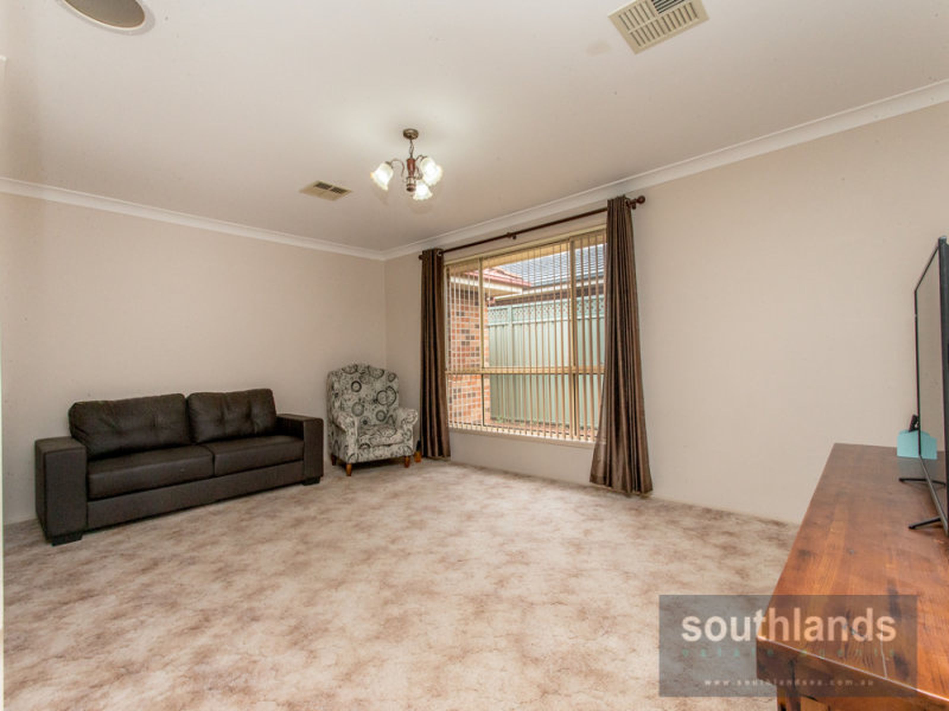 8 Sorenson Cres, GLENMORE PARK