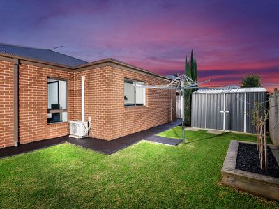 8 Malmesbury Road, Cranbourne North
