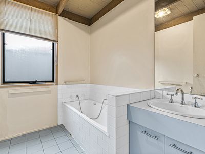 15 Silvereye Crescent, Werribee