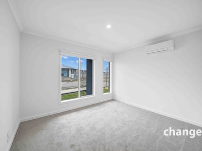8 Damiana Avenue, Clyde North