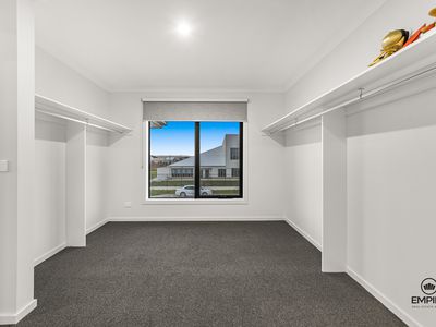 7 Crescendo Boulevard, Clyde