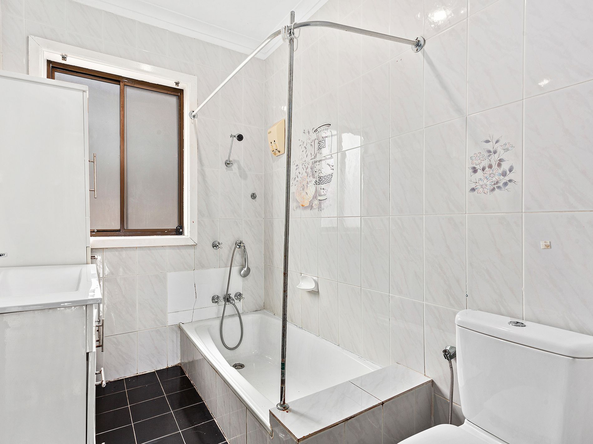 54 Auburn Parade, Cringila