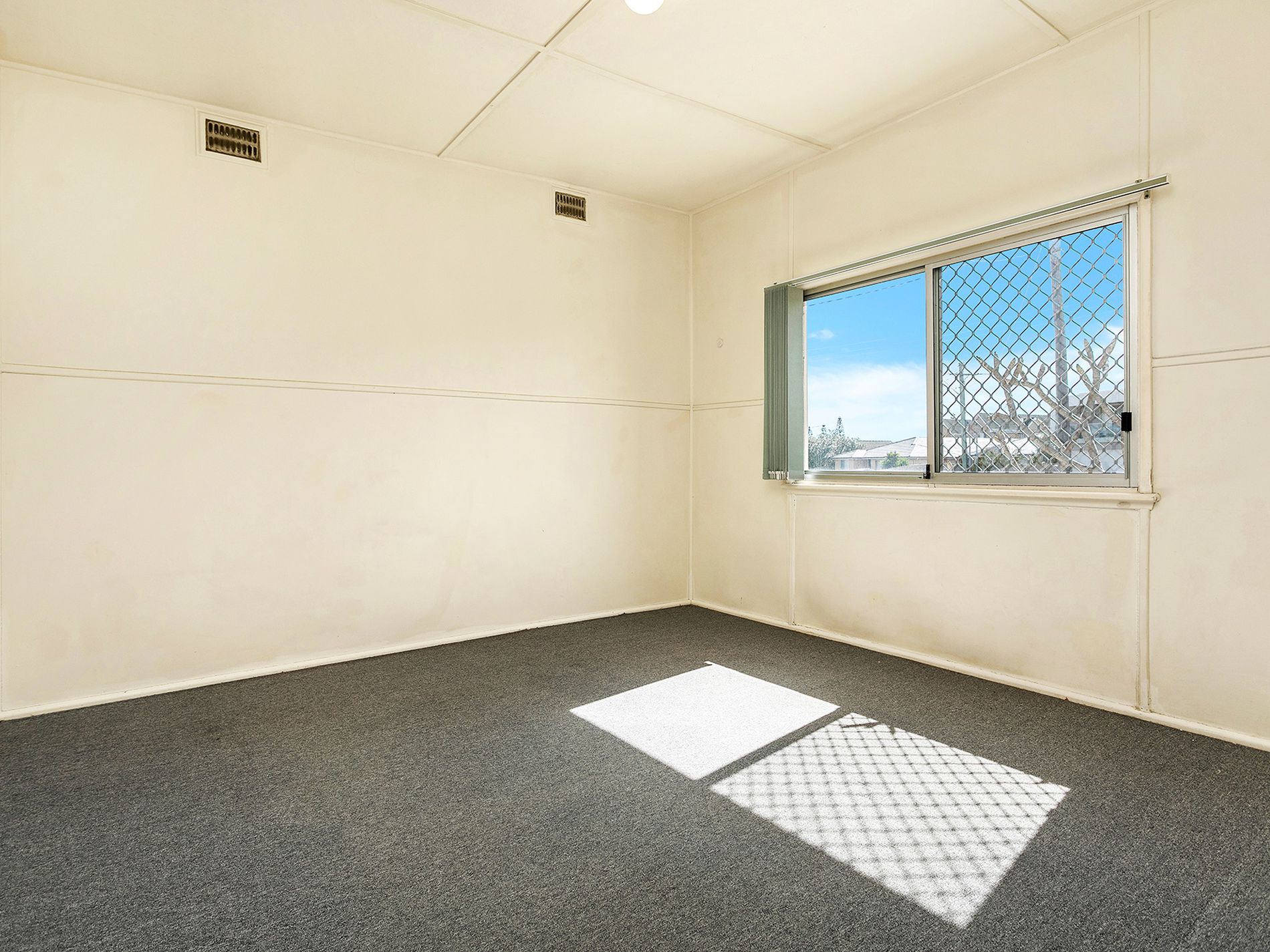 76 Peterborough Avenue, Lake Illawarra