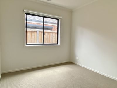 35 Honeycomb Avenue, Manor Lakes