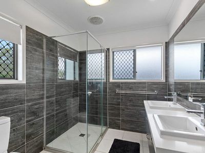 48 Hughes Road, Urangan