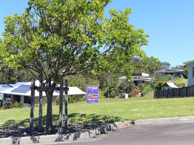 33 Cottesloe Circuit, Red Head