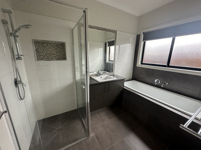 1 / 159 Botanica Springs Boulevard, Brookfield