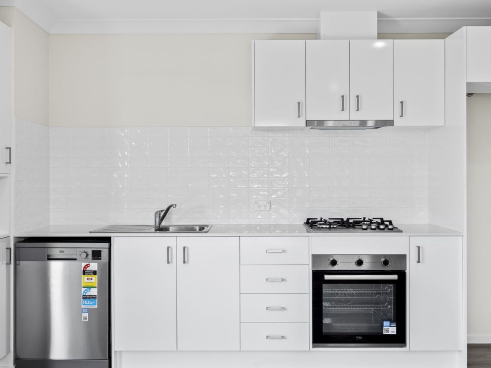 NEW BUILT DUAL 3 + 1 BED $1.271m 