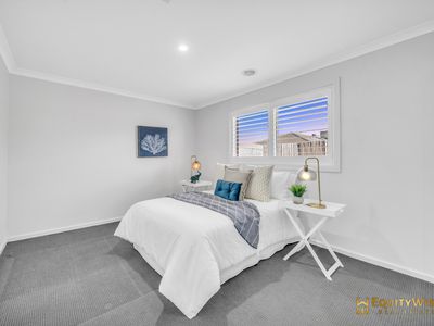 24 Dutch Avenue, Manor Lakes