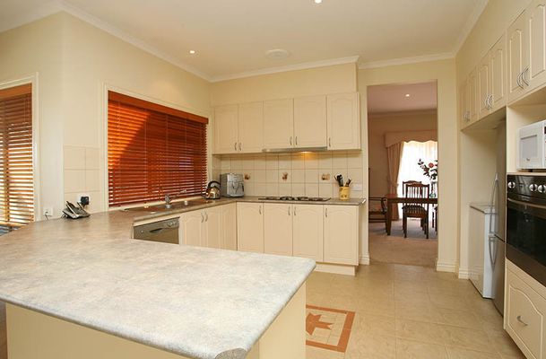 9 The Ridge, Oaklands Junction