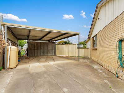 6 Indra Court, Sale