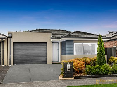 5 Lambertia Crescent, Manor Lakes