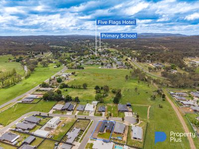 8 Banksia Court, Campbells Creek