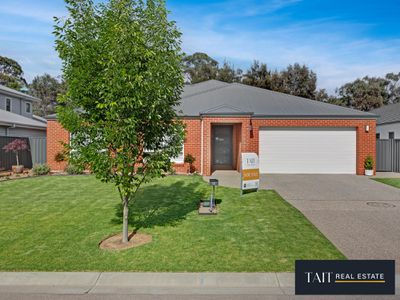 12 Fairway Drive, Waldara