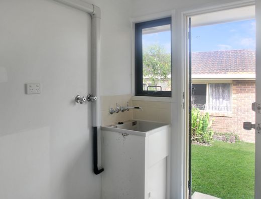 Great Family Home + Location image 11