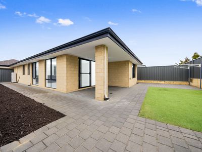 18 Montane Turn, Banksia Grove
