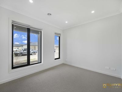 6 Brushton Street, Manor Lakes