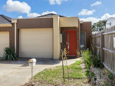 7 / 90A Ballan Road , Werribee