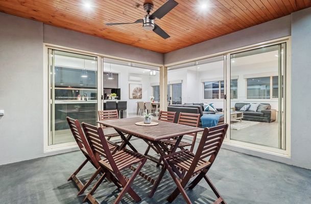 7 Naxos Road, Greenvale