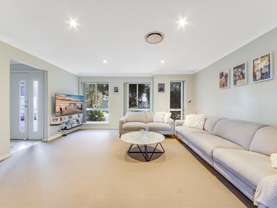 3 / 8 Mint Close, Casula