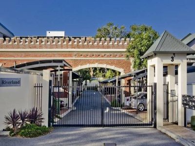 4 / 3 Thirlmere Road, Mount Lawley