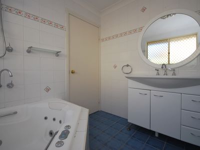6 Parkland Place, Dubbo