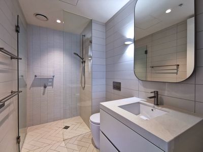 1708 / 450 St Kilda Road, Melbourne