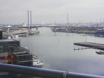 1810 / 100 Harbour Esplanade, Docklands