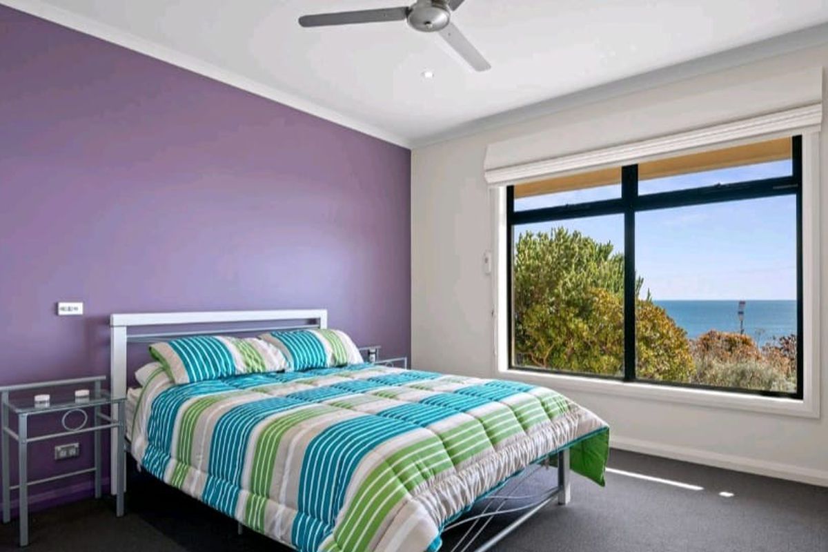 2 Clifftop Crescent, Hallett Cove