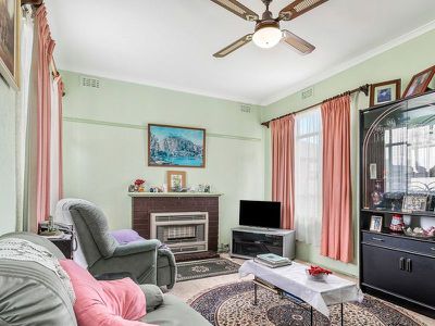 2 Kingsford Street, Braybrook