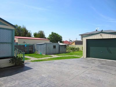 42 Avondale Ave, St Albans
