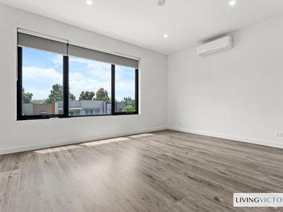3 / 16 Garretty Road, Caroline Springs