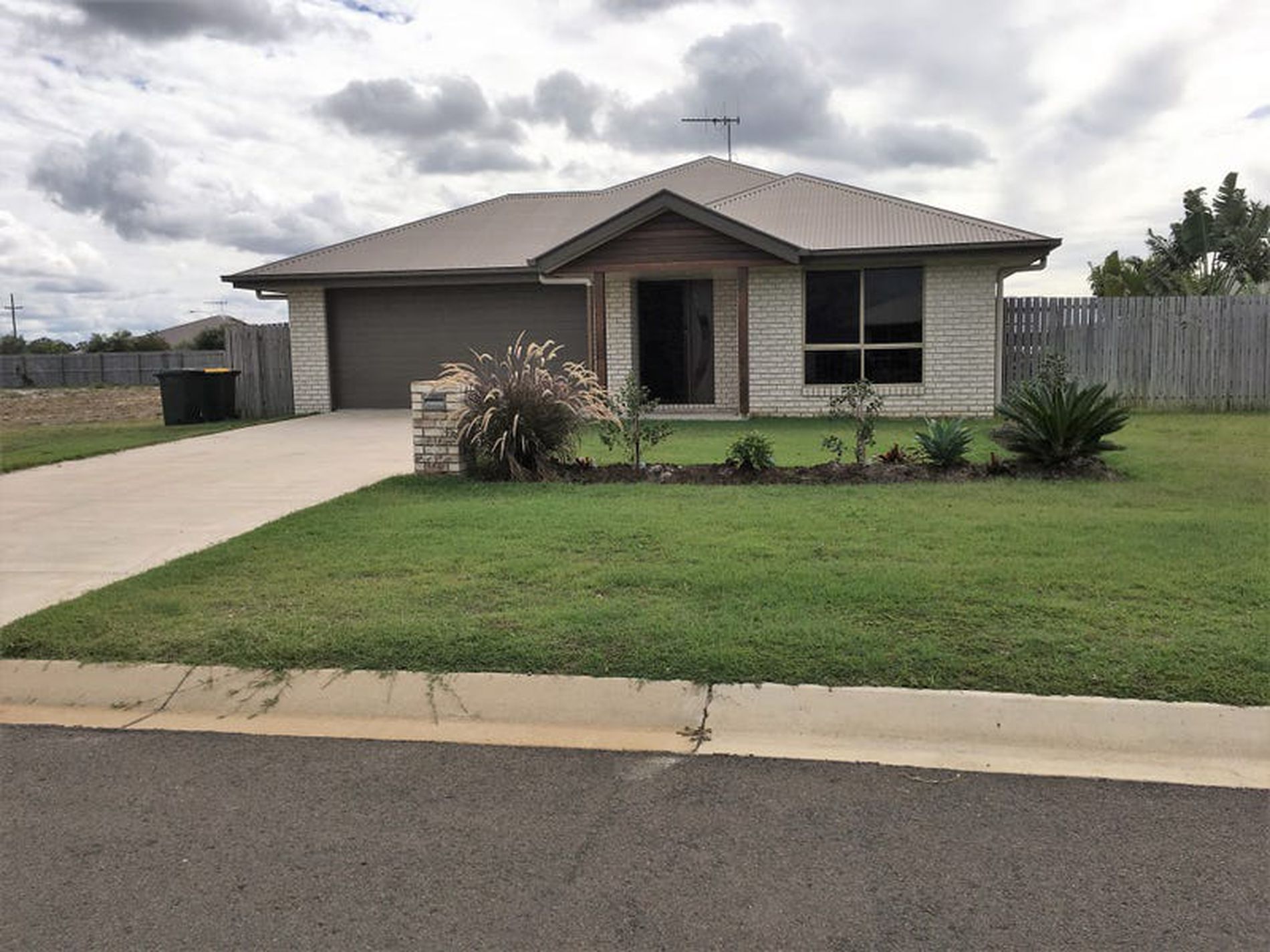 9 Eagle Rd, Woodgate