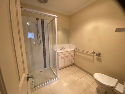 2 / 7 Forest Road South, Lara