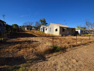 128 Wren Street, Longreach