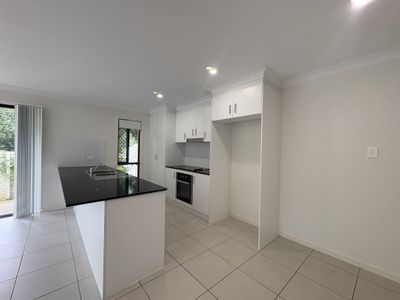 2 / 1 Goal Crescent, Griffin
