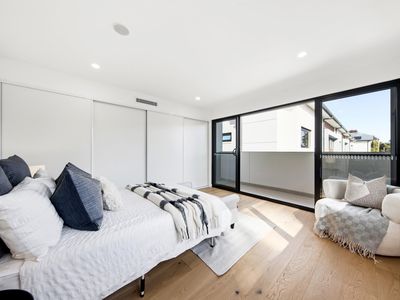 Townhouse / 9-9a Old Berowra Road, Hornsby