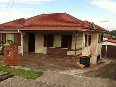 1 / 74 Weringa Avenue, Lake Heights