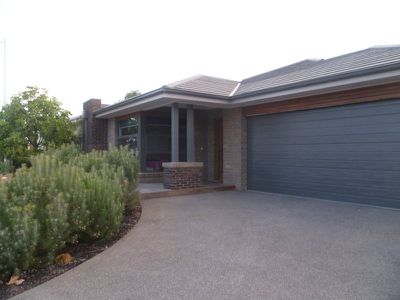 15 Springwater Drive, Lara