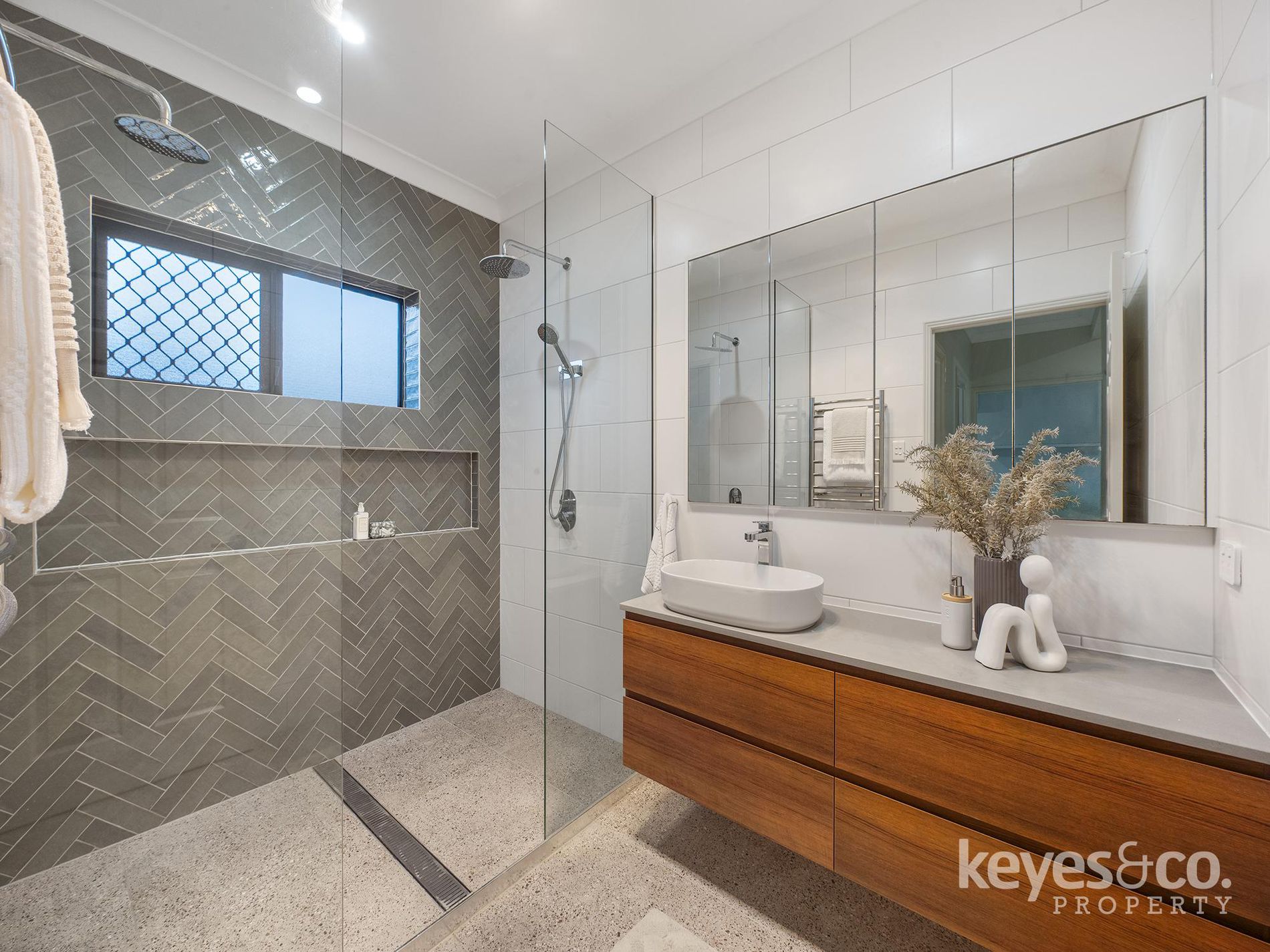 15 Greentree Circuit, Bushland Beach