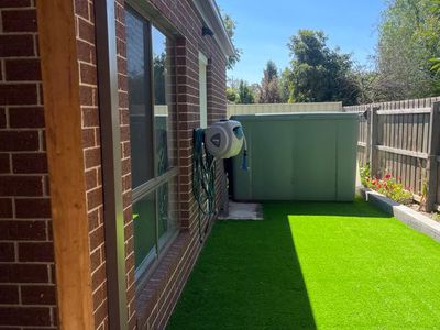 2 / 7 Albert Drive, Melton South