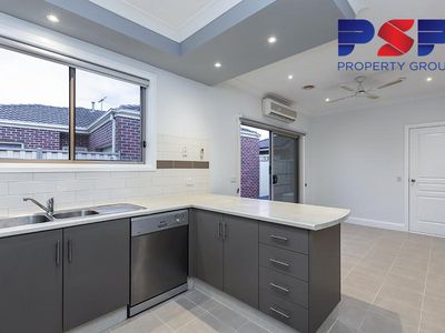 2/2 Bellworth Avenue, Tarneit