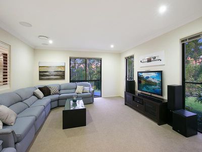 27 The Crescent, Underwood
