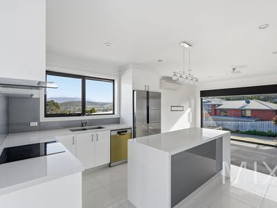 1 / 7 Jasper Court, Oakdowns