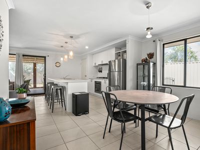 2 PENDRAGON LANE, Baldivis