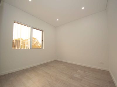 24 / 5 White Avenue, Bankstown