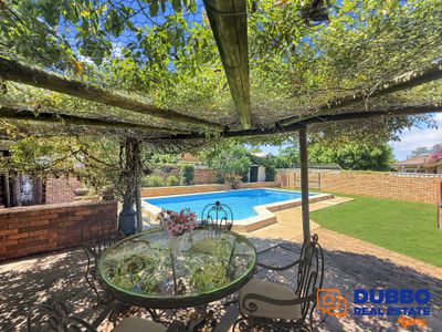 8 Brigalow Avenue, Dubbo