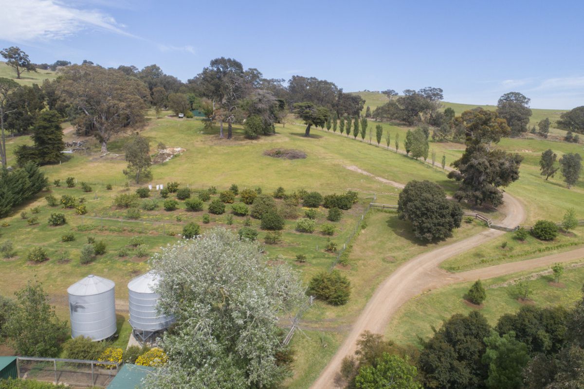405 Oak Valley Road, Avenel